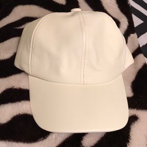 Cream/white cap